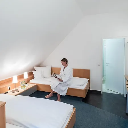 Euvea Freizeit- Und Tagungshotel 호텔